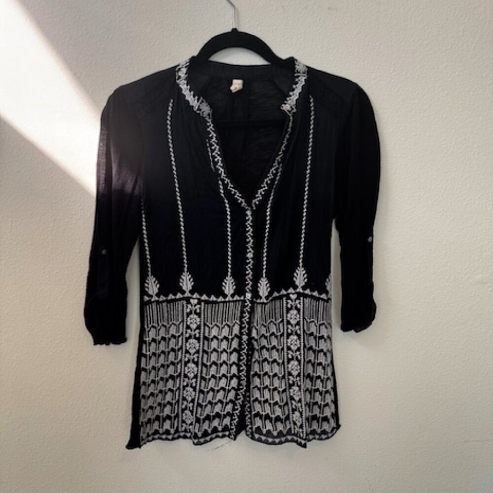 Anthropologie Tiny blouse embroidered ¾ sleeve button down size 6